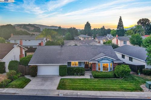 7867 Fairoaks Dr, Pleasanton, CA, 94588-3611 | Card Image