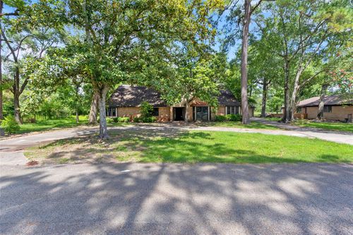 570 Roanoke Dr, Conroe, TX, 77302-3779 | Card Image