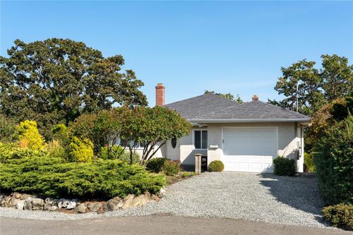 1697 Yale St, Oak Bay, BC, V8R5N5 | Card Image