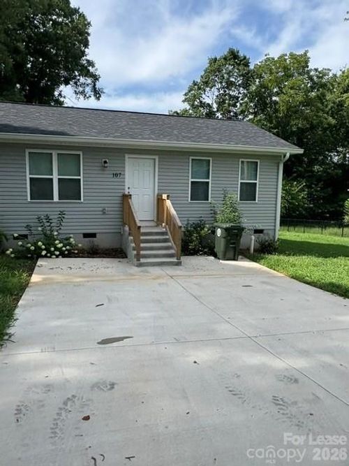 107 W F St, Newton, NC, 28658-3435 | Card Image
