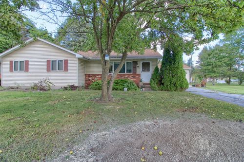 600 Oakville Waltz Rd, New Boston, MI, 48164-9671 | Card Image