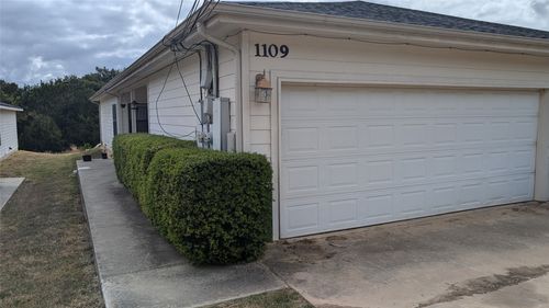 1109 Advance St, San Marcos, TX, 78666-3105 | Card Image