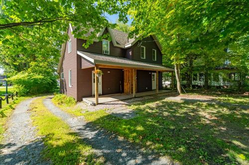 32 Waubeek St, Parry Sound, ON, P2A1C2 | Card Image