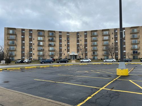 apt-512-18400 Cherry Creek Dr, Homewood, IL, 60430-2936 | Card Image