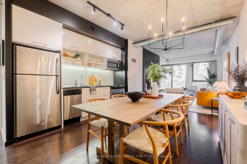 613-51 Trolley Cres, Toronto, ON, M5A0E9 | Card Image