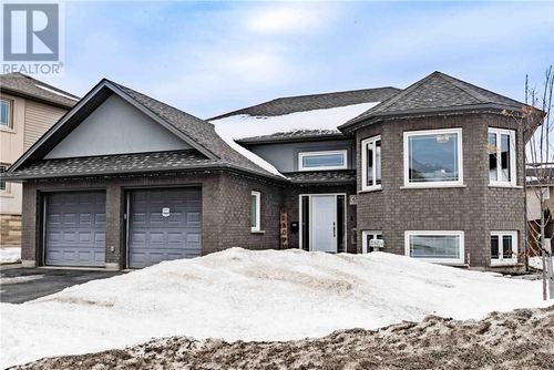 65 Westport St, Sudbury, ON, P3B0G2 | Card Image