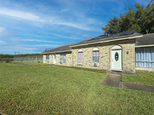 616 Travis St, Webster, TX, 77598-4920 | Card Image