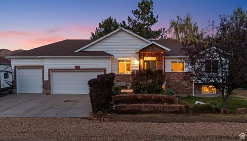 209 S Main St, Henefer, UT, 84033-7774 | Card Image