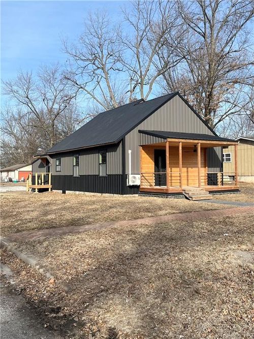 521 S Main St, Erie, KS, 66733-1531 | Card Image