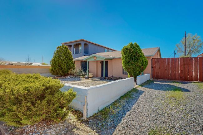 154 Mescalero Road Nw, House other with 4 bedrooms, 2 bathrooms and null parking in Albuquerque NM | Image 3