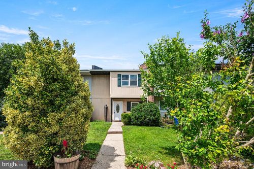 136-423 Bianca Cir, DOWNINGTOWN, PA, 19335-2201 | Card Image