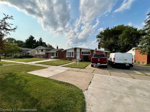 30614 Ann Arbor Trl, Westland, MI, 48185-2417 | Card Image