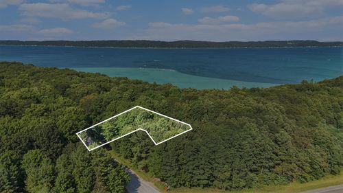 313 Shorewood Dr, Frankfort, MI, 49635 | Card Image