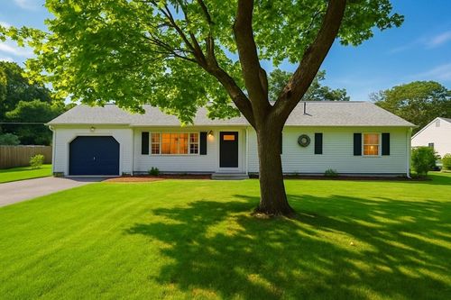 5 Canterbury Cir, Hyannis, MA, 02601-2306 | Card Image