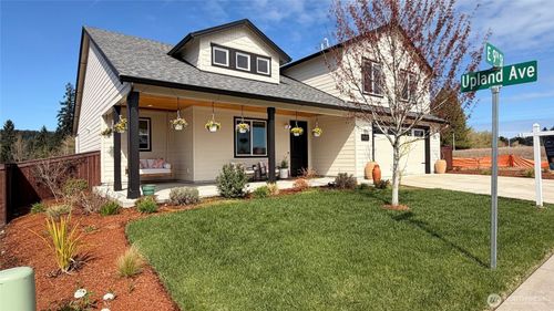 2031 E 9th Street, La Center, WA, 98629 | Card Image