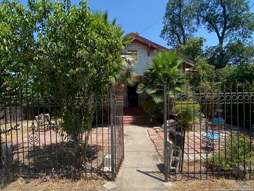 559 W Highland Blvd, San Antonio, TX, 78210-3813 | Card Image