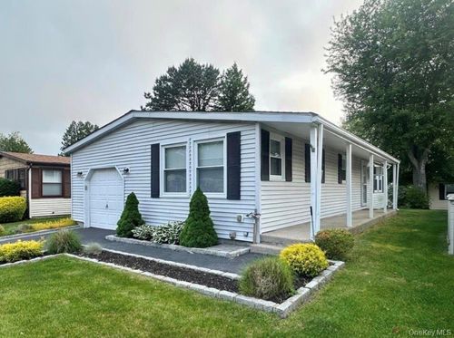 16 Village Cir E, Manorville, NY, 11949-9569 | Card Image