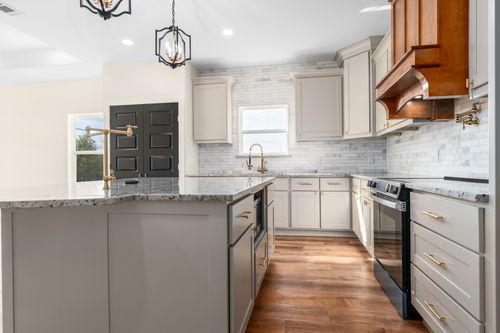 704 S Ivy St, Hillsboro, TX, 76645-3525 | Card Image