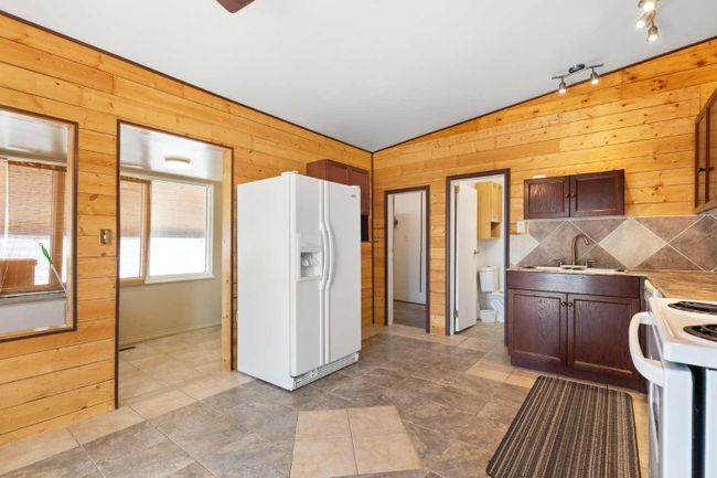 305 8 Street Ne, Home with 2 bedrooms, 1 bathrooms and 2 parking in Redcliff AB | Image 14