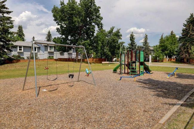 52 - 4810 40 Avenue Sw, Townhouse with 4 bedrooms, 2 bathrooms and 1 parking in Calgary AB | Image 32
