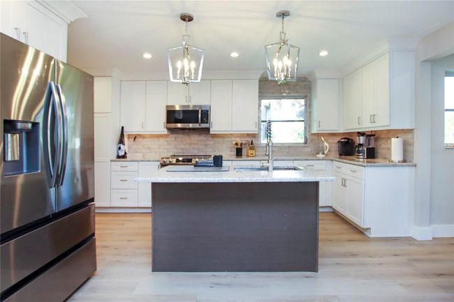 1057 Blue Heron Dr, House other with 2 bedrooms, 3 bathrooms and null parking in Sanibel FL | Image 15