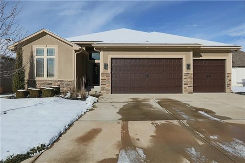 1700 Ne Parkwood Dr, Lee's Summit, MO, 64064-4511 | Card Image