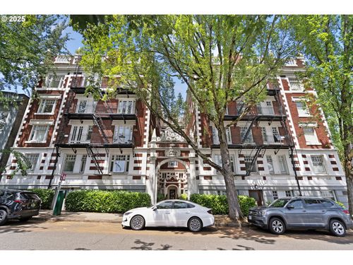 210-1811 Nw Couch St, Portland, OR, 97209-2165 | Card Image