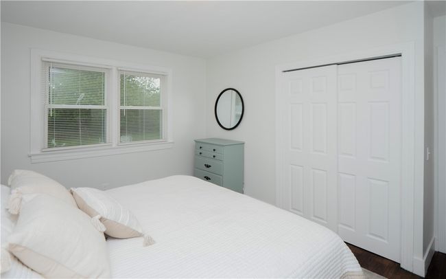 1560 W Main Rd, Home with 3 bedrooms, 1 bathrooms and 4 parking in Middletown RI | Image 30