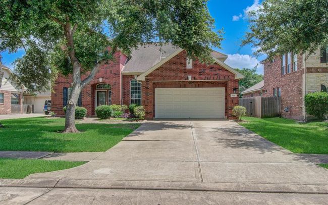 3410 Walden Creek Ln, House other with 3 bedrooms, 3 bathrooms and 2 parking in Pearland TX | Image 4