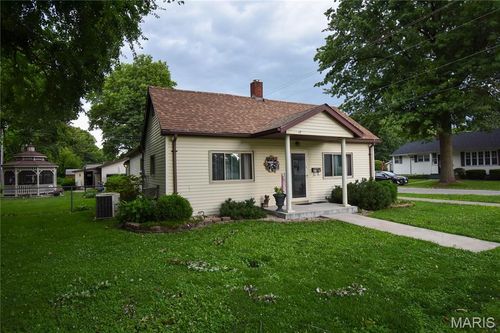 301 W 3rd North St, Mount Olive, IL, 62069-1218 | Card Image