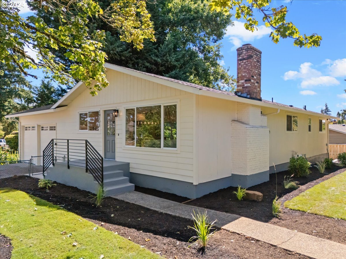Clairmont Way, Oregon City, OR 97045