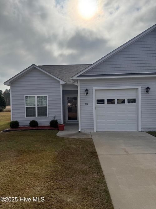 211 Briarcliff Ct, Kinston, NC, 28501-1200 | Card Image