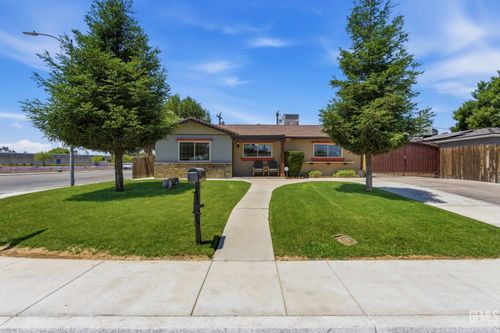2417 Oriole St, Bakersfield, CA, 93309-4917 | Card Image