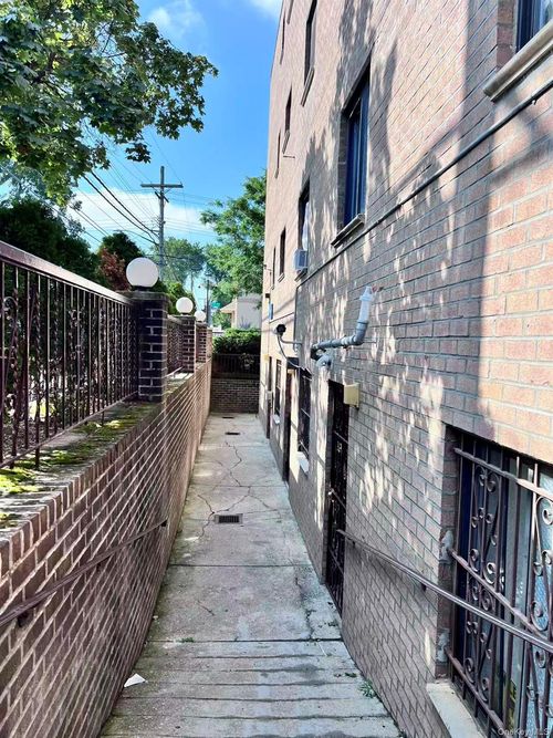 cf1-12215 25th Rd, Flushing, NY, 11354-1013 | Card Image