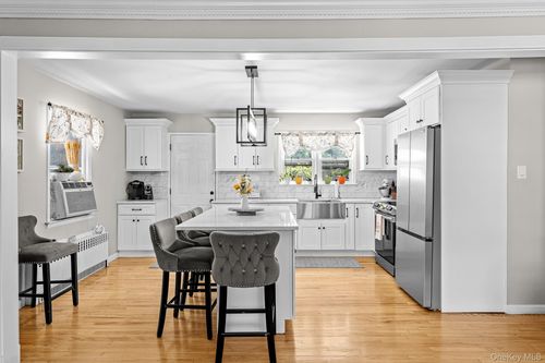 132 Burhans Ave, Yonkers, NY, 10701-4917 | Card Image