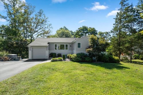 8 Pine Hill Rd, Croton-On-Hudson, NY, 10520-1113 | Card Image