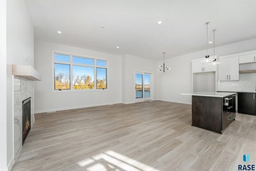 8600 W Shoreline Pl, Sioux Falls, SD, 57107-8514 | Card Image