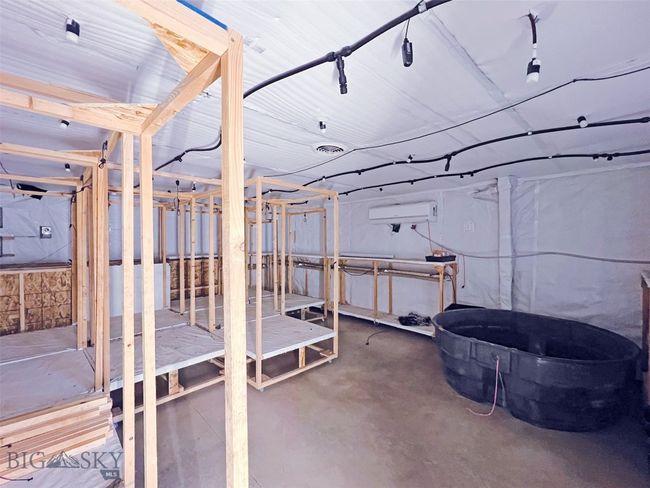 2400 sf shop back room | Image 32