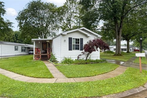 11 Brookins Dr, Olmsted Twp, OH, 44138-2924 | Card Image