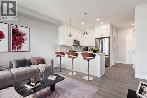 2117 81 St Sw, Calgary, AB, T3H3V8 | Card Image