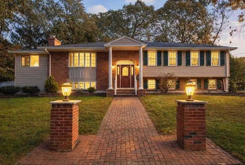 8 Phinney Rd, Lexington, MA, 02421-7717 | Card Image