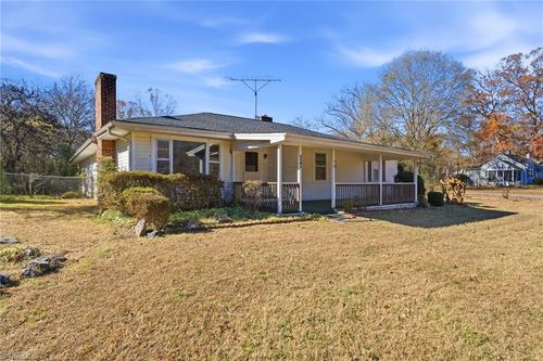 6101 Phelps Cir, Winston-Salem, NC, 27105-9683 | Card Image