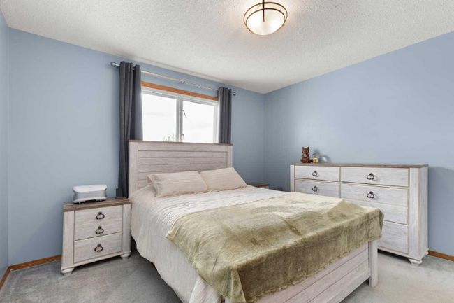 909 7 St Se, House detached with 4 bedrooms, 2 bathrooms and 2 parking in Redcliff AB | Image 16