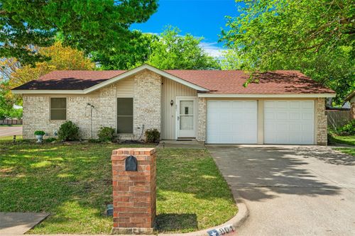 801 Meadowlark Dr, Mansfield, TX, 76063-1518 | Card Image