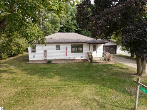 516 Fenton St, Kingsley, MI, 49649-9253 | Card Image