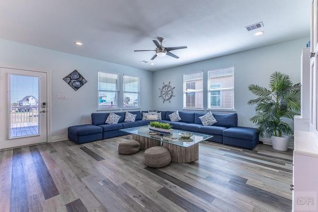 13111 Buccaneer Pkwy, House other with 3 bedrooms, 2 bathrooms and 1 parking in Freeport TX | Image 4
