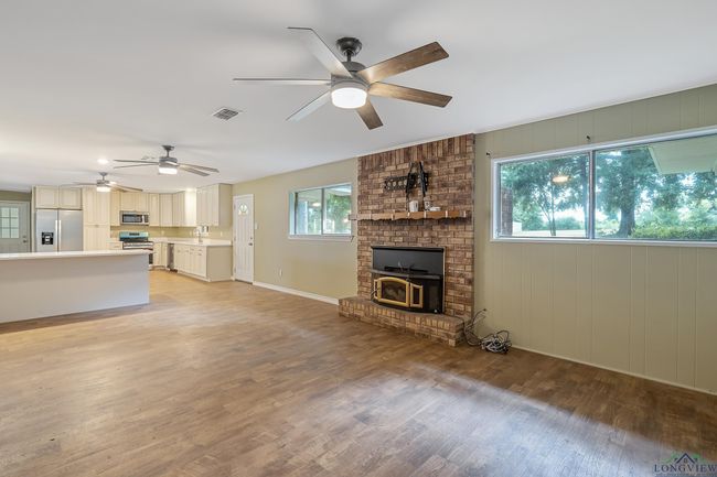 1621 &amp; 1627 Baseball Loop, House other with 5 bedrooms, 3 bathrooms and null parking in Diana TX | Image 6
