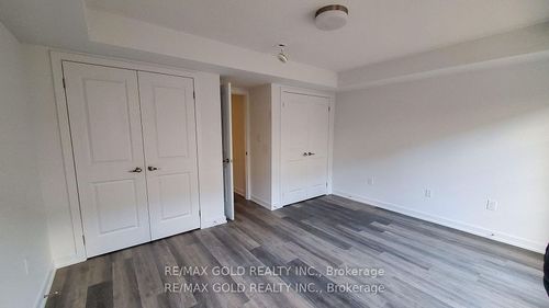 25-205 W Oak Trl, Kitchener, ON, N2R0R9 | Card Image