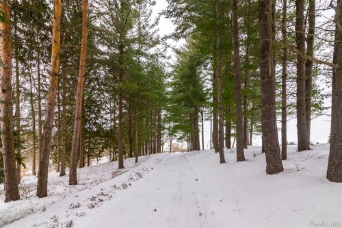 5383 N Henderson Rd, Davison, MI, 48423-8402 | Card Image