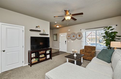 137 63rd St, West Des Moines, IA, 50266-8633 | Card Image